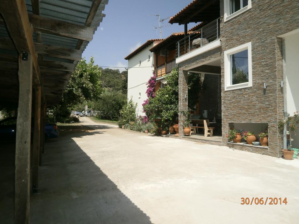 Ioannis Avrades Apartments Agiokampos Extérieur photo